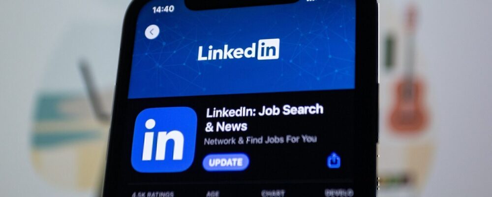 Stand out with your LinkedIn brand out: How to make your profile stand out
